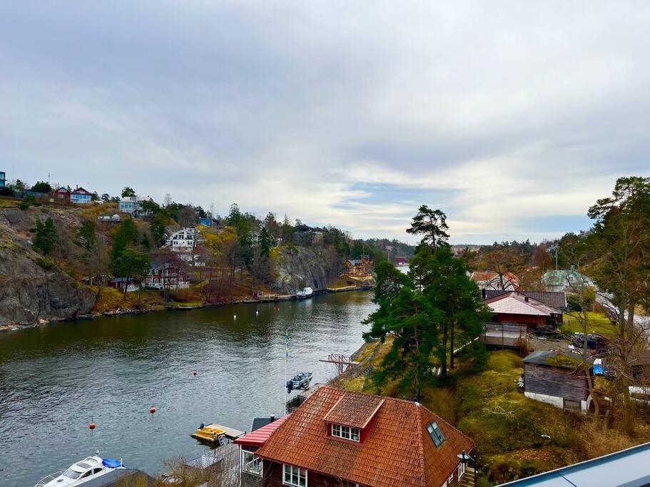 Exklusiv villa med sjöutsikt och egen brygga
