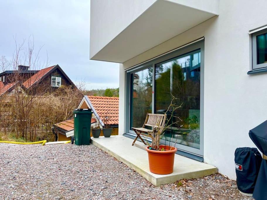 Exklusiv villa med sjöutsikt och egen brygga