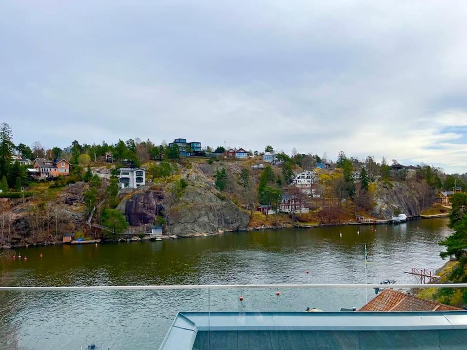 Exklusiv villa med sjöutsikt och egen brygga