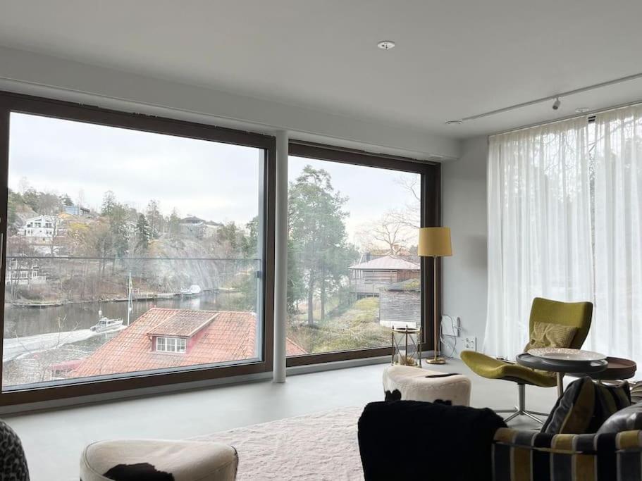 Exklusiv villa med sjöutsikt och egen brygga