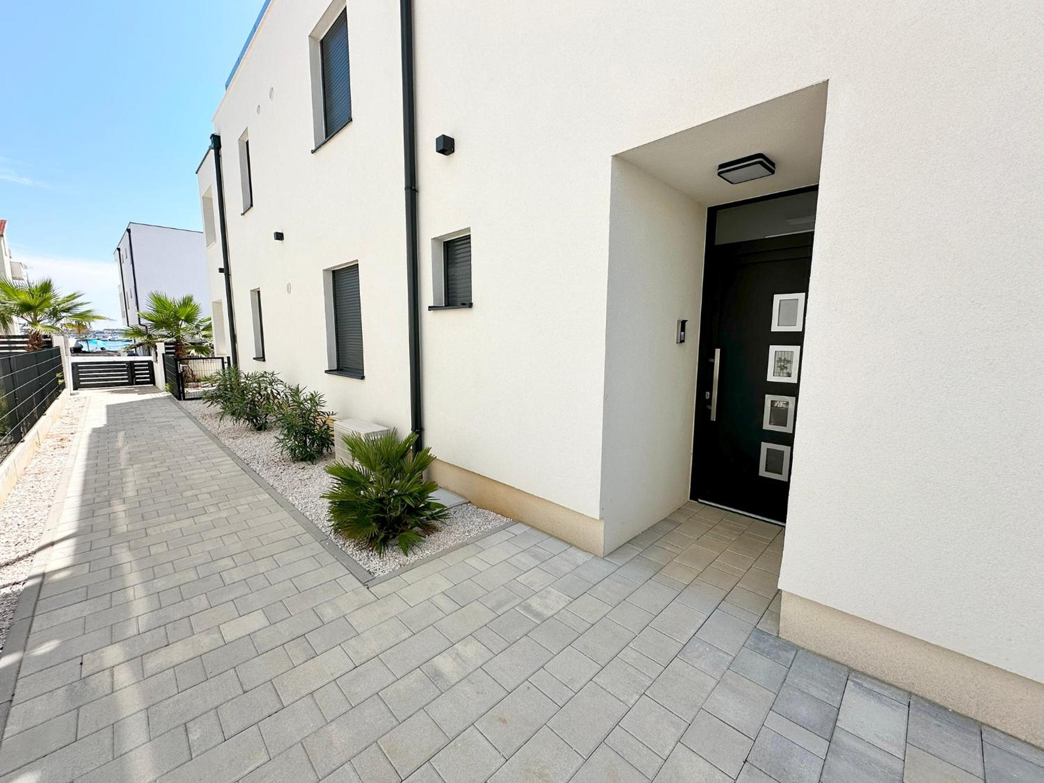 Beautiful new PalmTree Apartments view 5