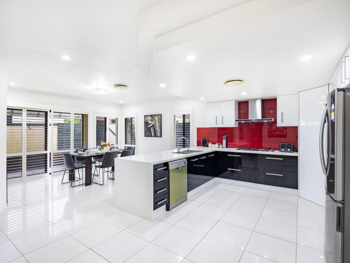 Spacious Comfy 5 Bedroom Home near Sunnybank