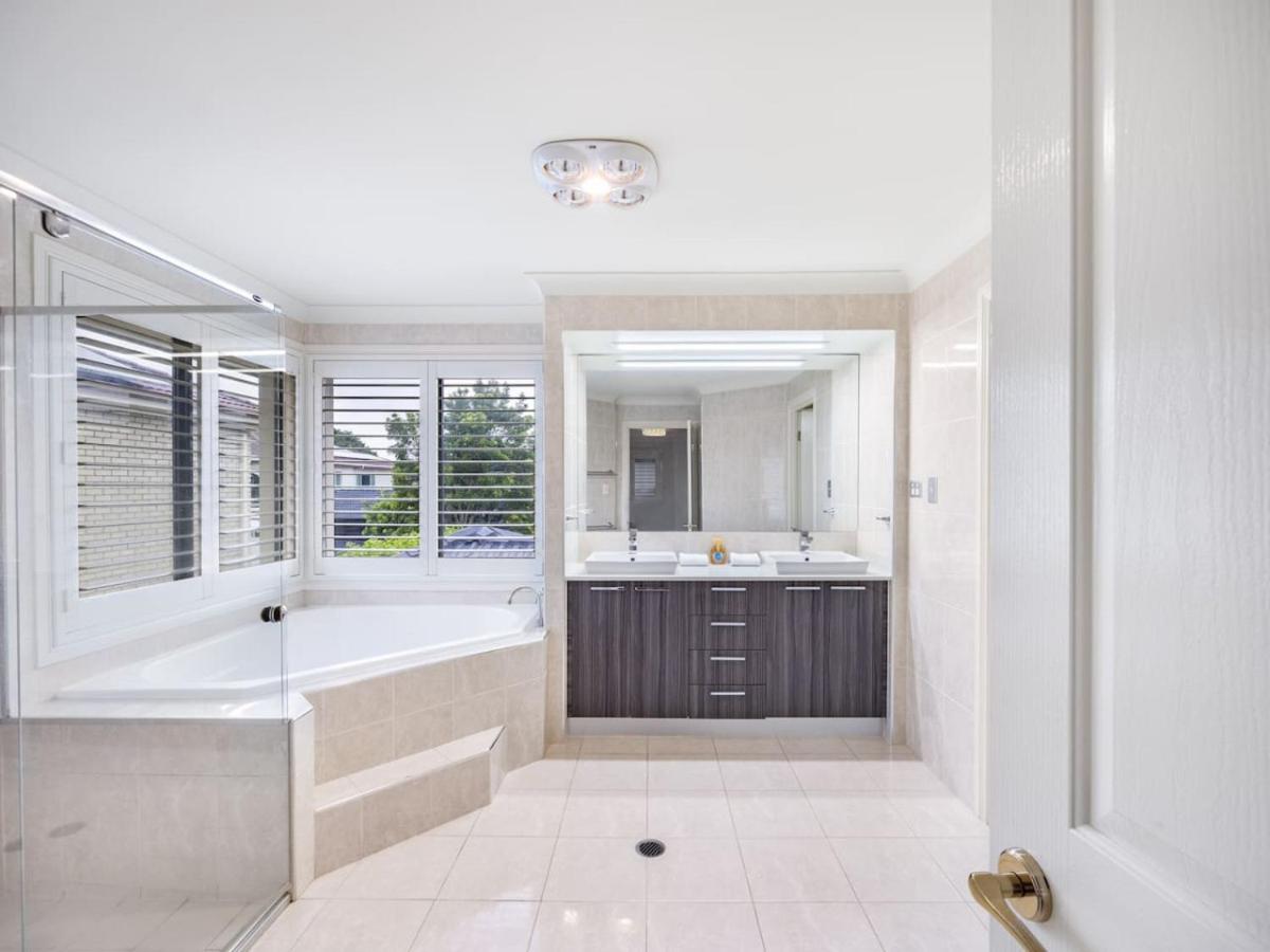 Spacious Comfy 5 Bedroom Home near Sunnybank