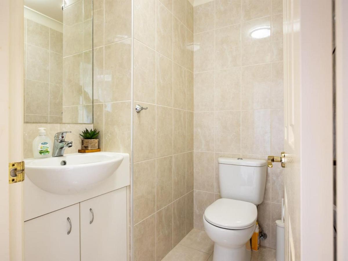 Spacious Comfy 5 Bedroom Home near Sunnybank