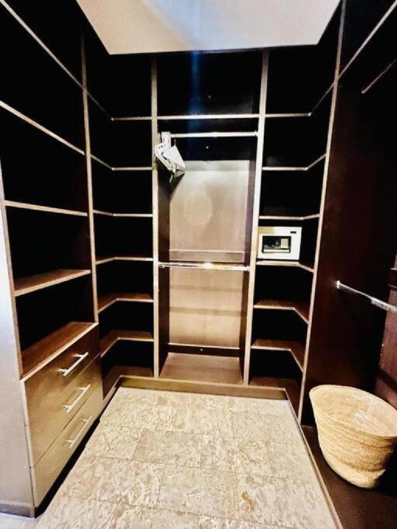 Apartamento de Lujo en Playa Jacó, Frente al Mar, Wifi, AC, Parqueo Privado y Piscinas