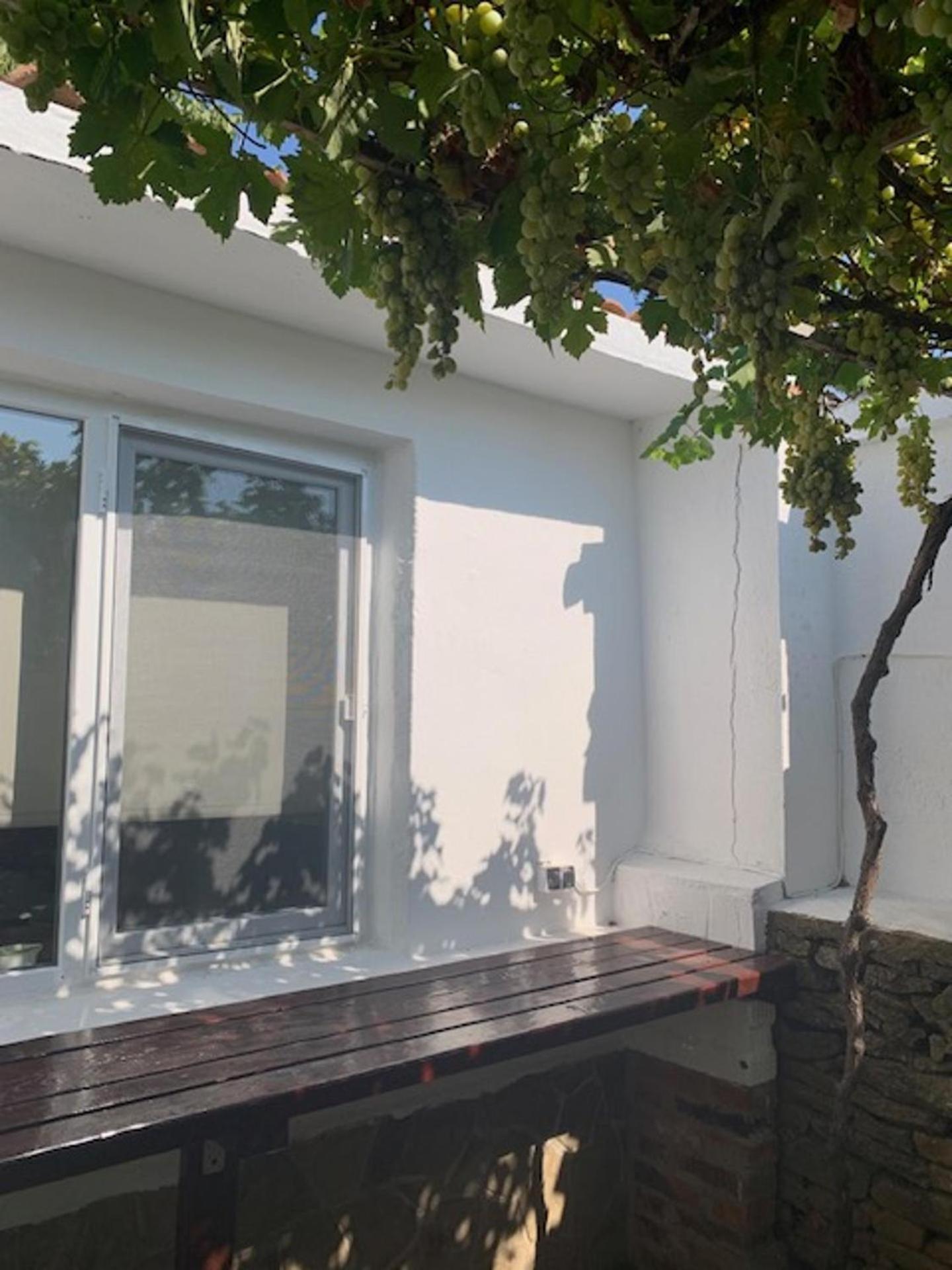 House Sleeps 6-Garden-FreeParking-Bbq-Patio