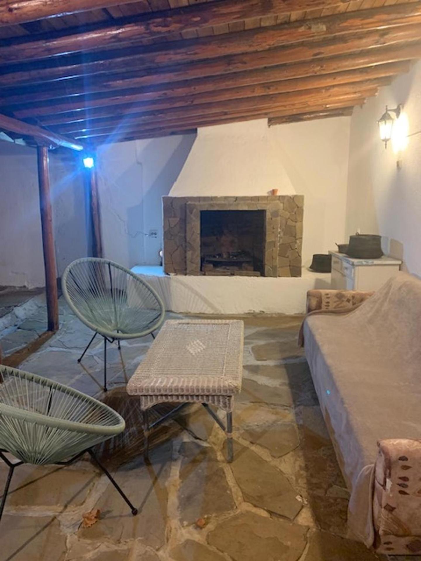 House Sleeps 6-Garden-FreeParking-Bbq-Patio