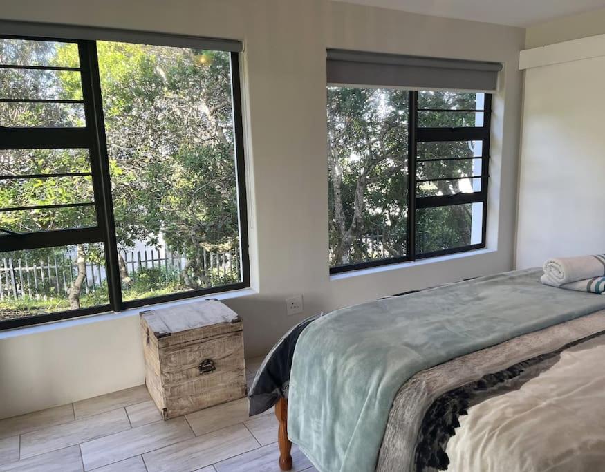 A fresh, beachy and elevated home view 4