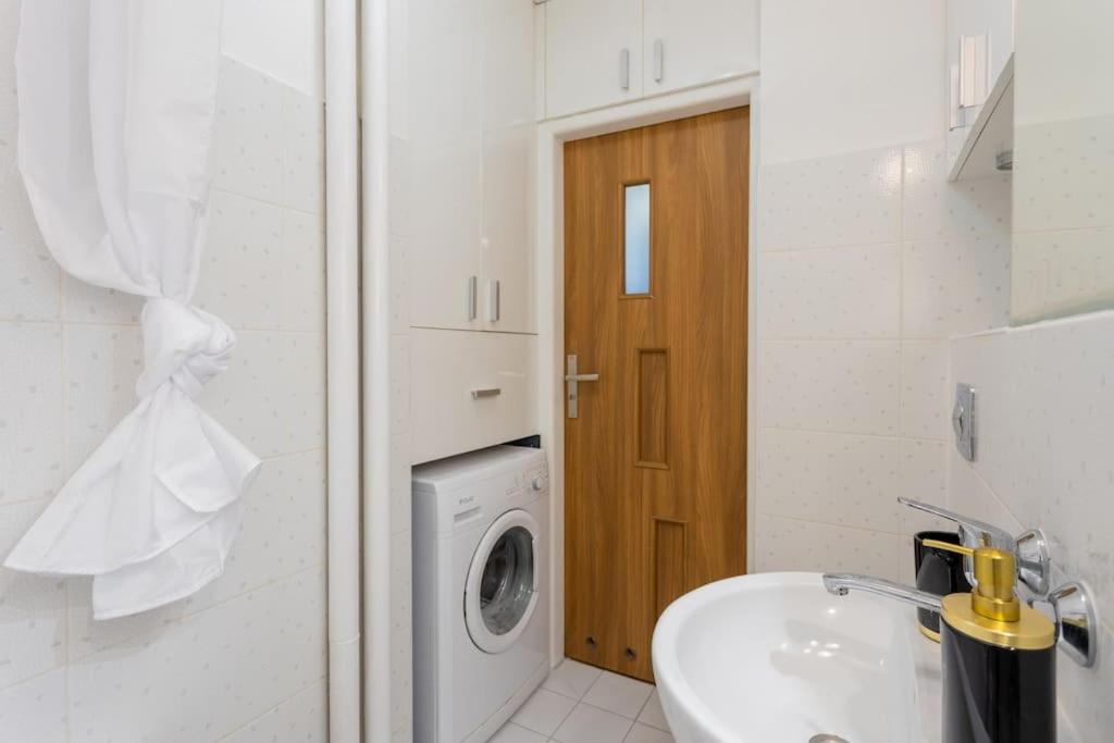 Golden Apartments- Great Location-City Center - Zelazna