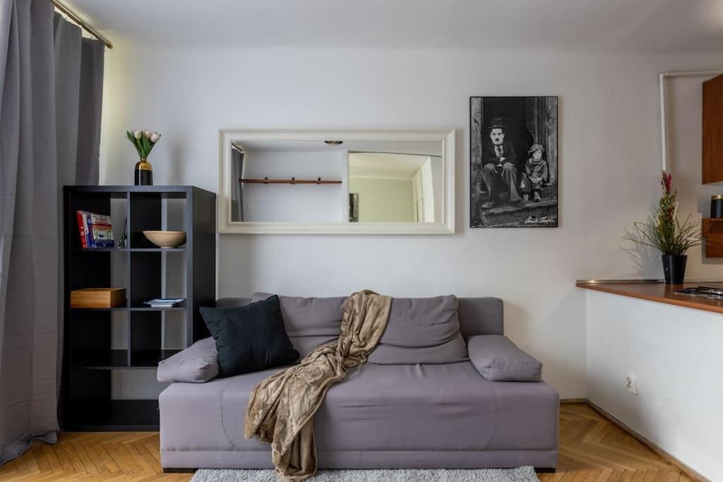 Golden Apartments- Great Location-City Center - Zelazna