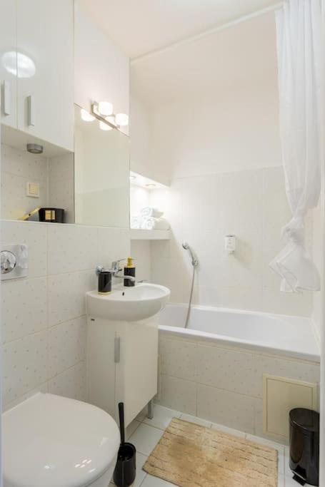 Golden Apartments- Great Location-City Center - Zelazna