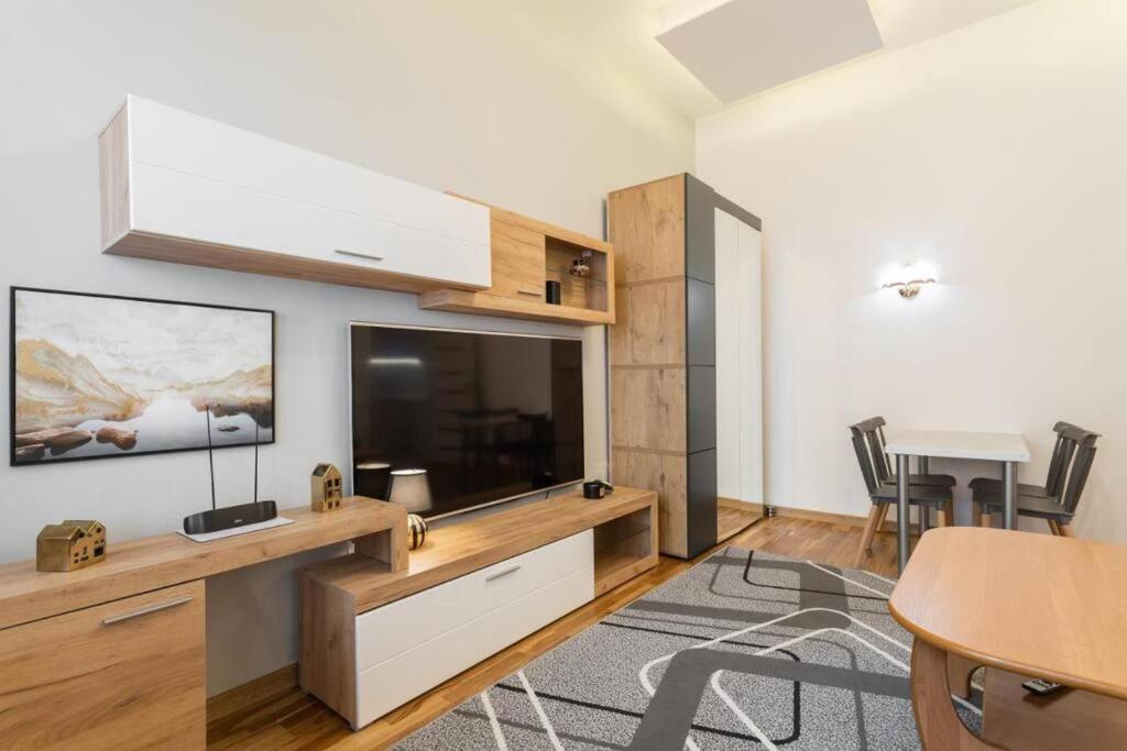 Urban Chic - City Center - One Bedroom Apartment&Wsp59