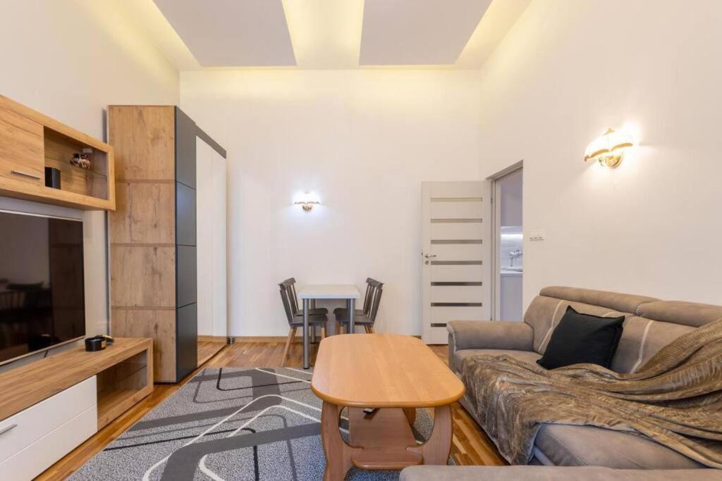 Urban Chic - City Center - One Bedroom Apartment&Wsp59