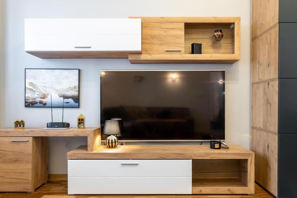 Urban Chic - City Center - One Bedroom Apartment&Wsp59
