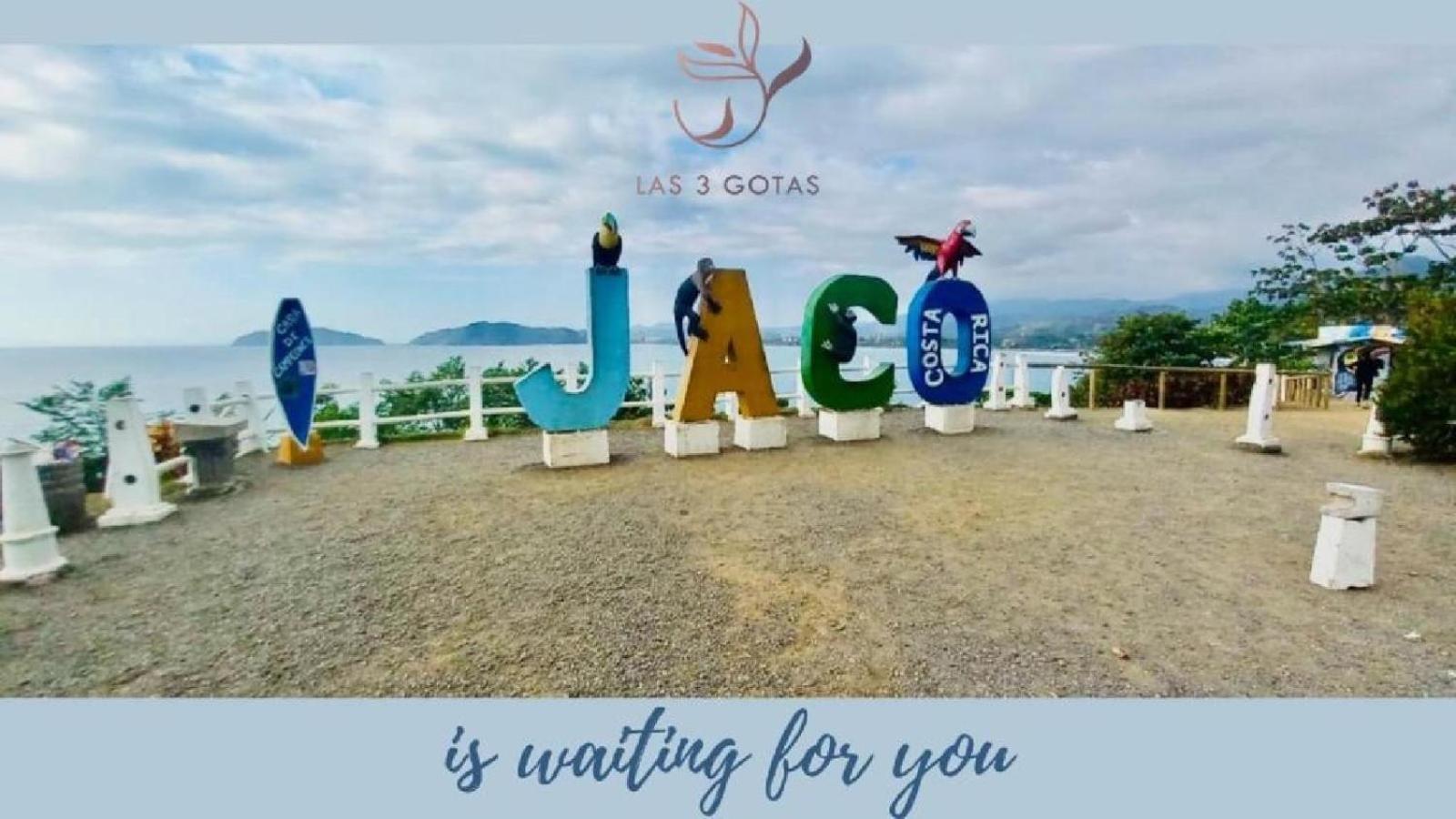 Apartamento de Lujo en Playa Jacó, Frente al Mar, Wifi, AC, Parqueo Privado y Piscinas