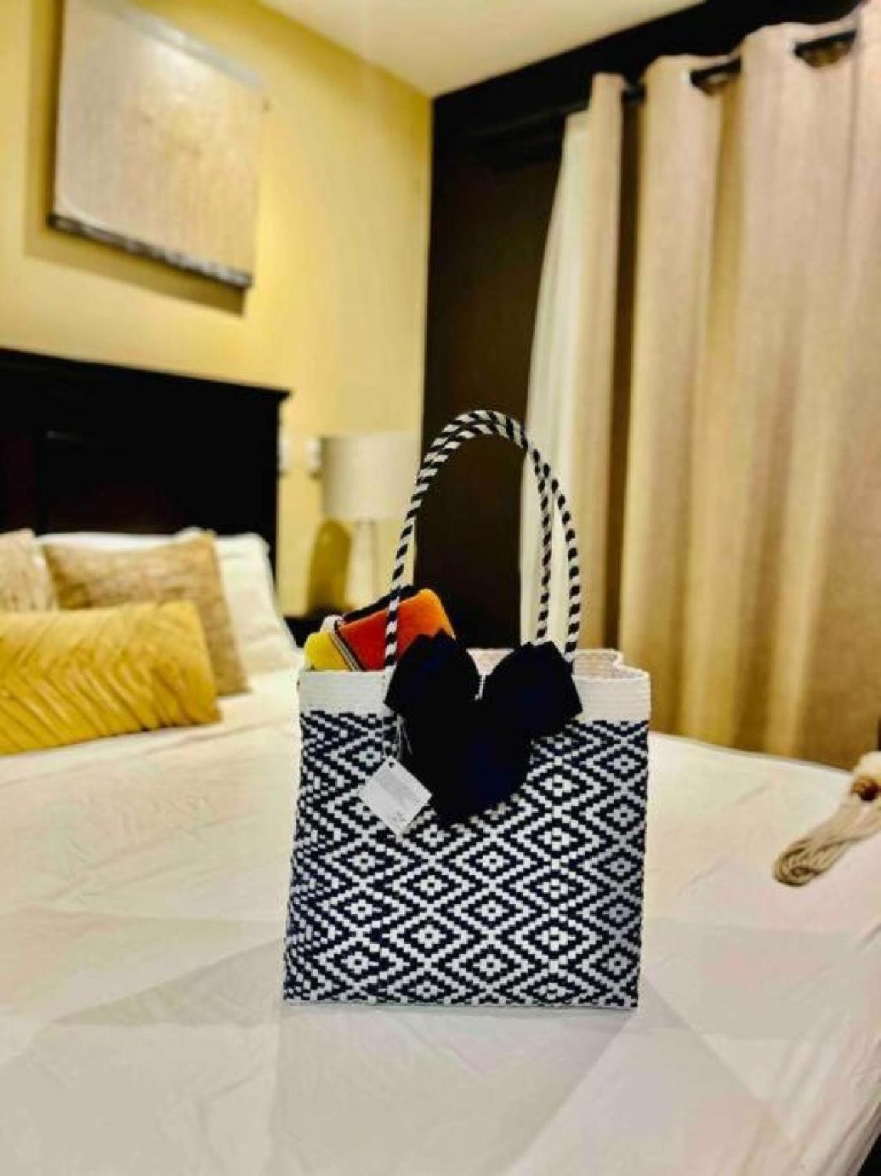 Apartamento de Lujo en Playa Jacó, Frente al Mar, Wifi, AC, Parqueo Privado y Piscinas