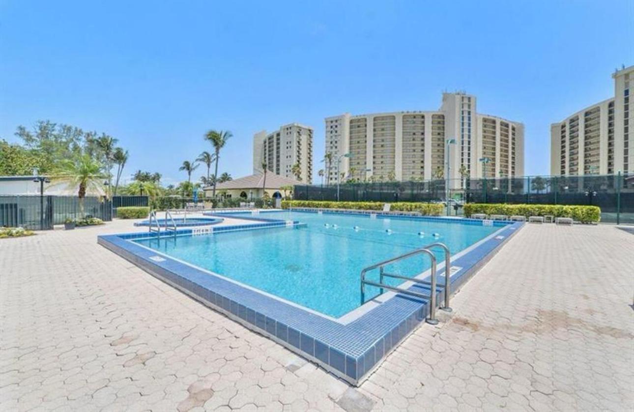 A Jupiter Gem 2 bedroom 2 bathroom apartment view 5