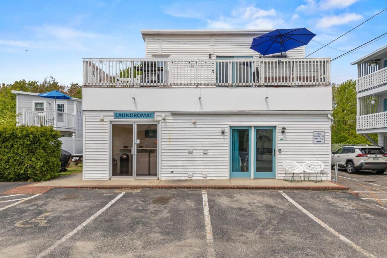 Cozy 1-Bedroom Suite Steps from the Beach (464) view 3