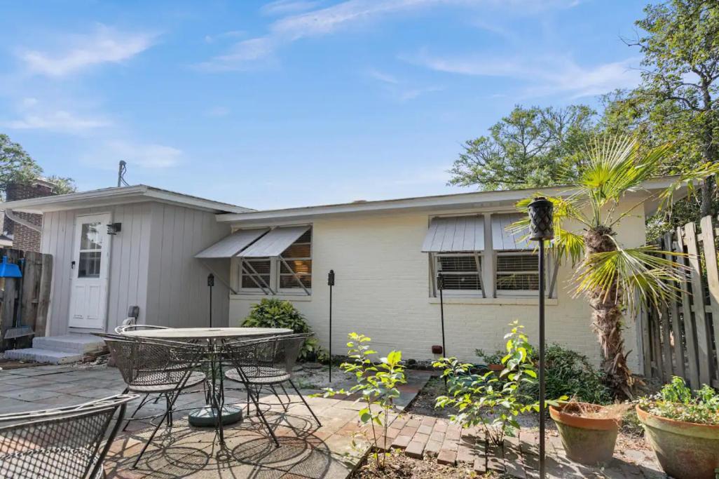 Stunning Coastal 3 Bedroom Beach Home! Sleeps 6 Guests! view 2