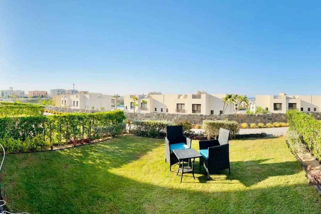 Luxury 1 br flat with garden
