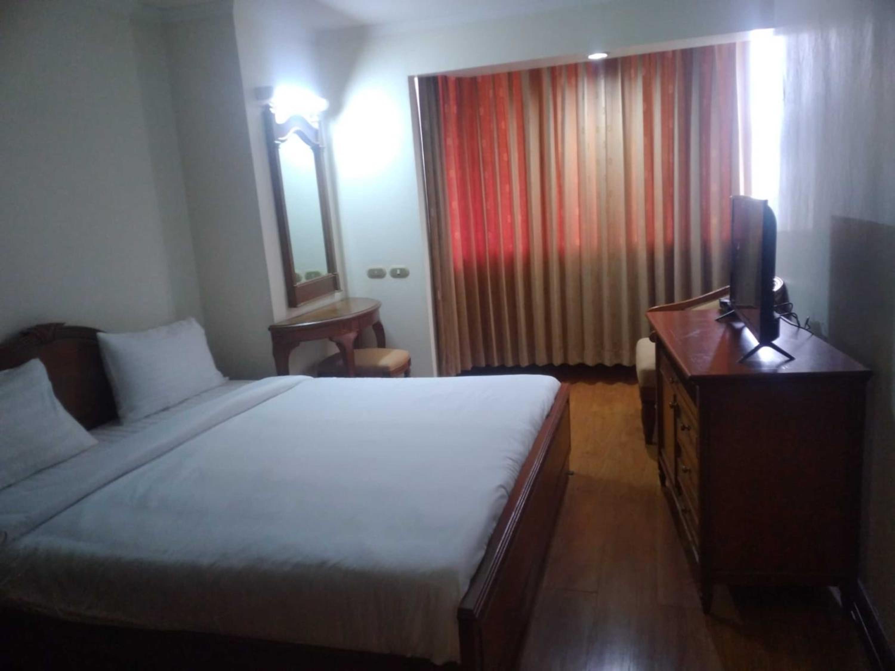 Rent Omni Tower Apartments Nana Bangkok - Prime Sukhumvit location