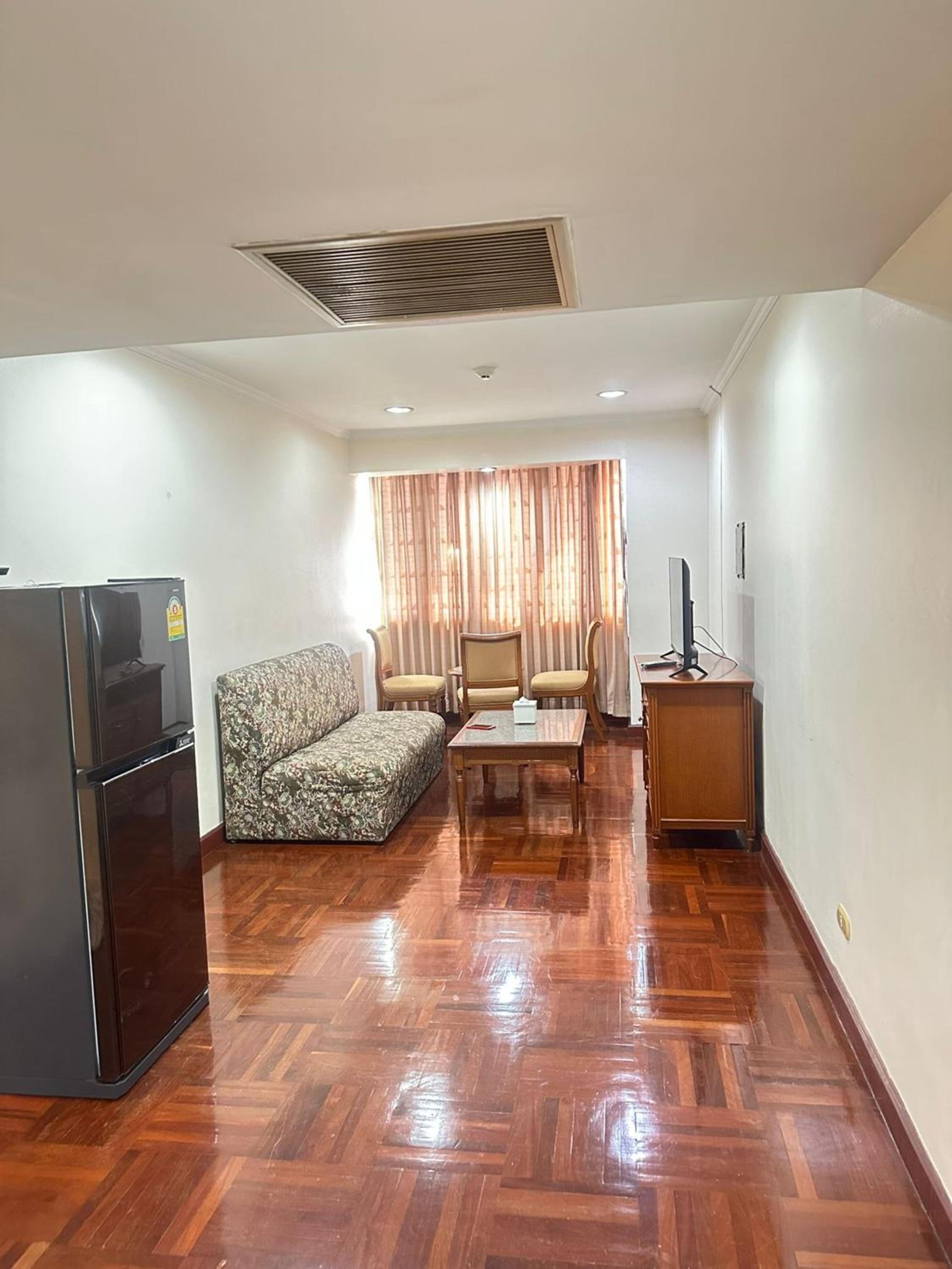 Rent Omni Tower Apartments Nana Bangkok - Prime Sukhumvit location