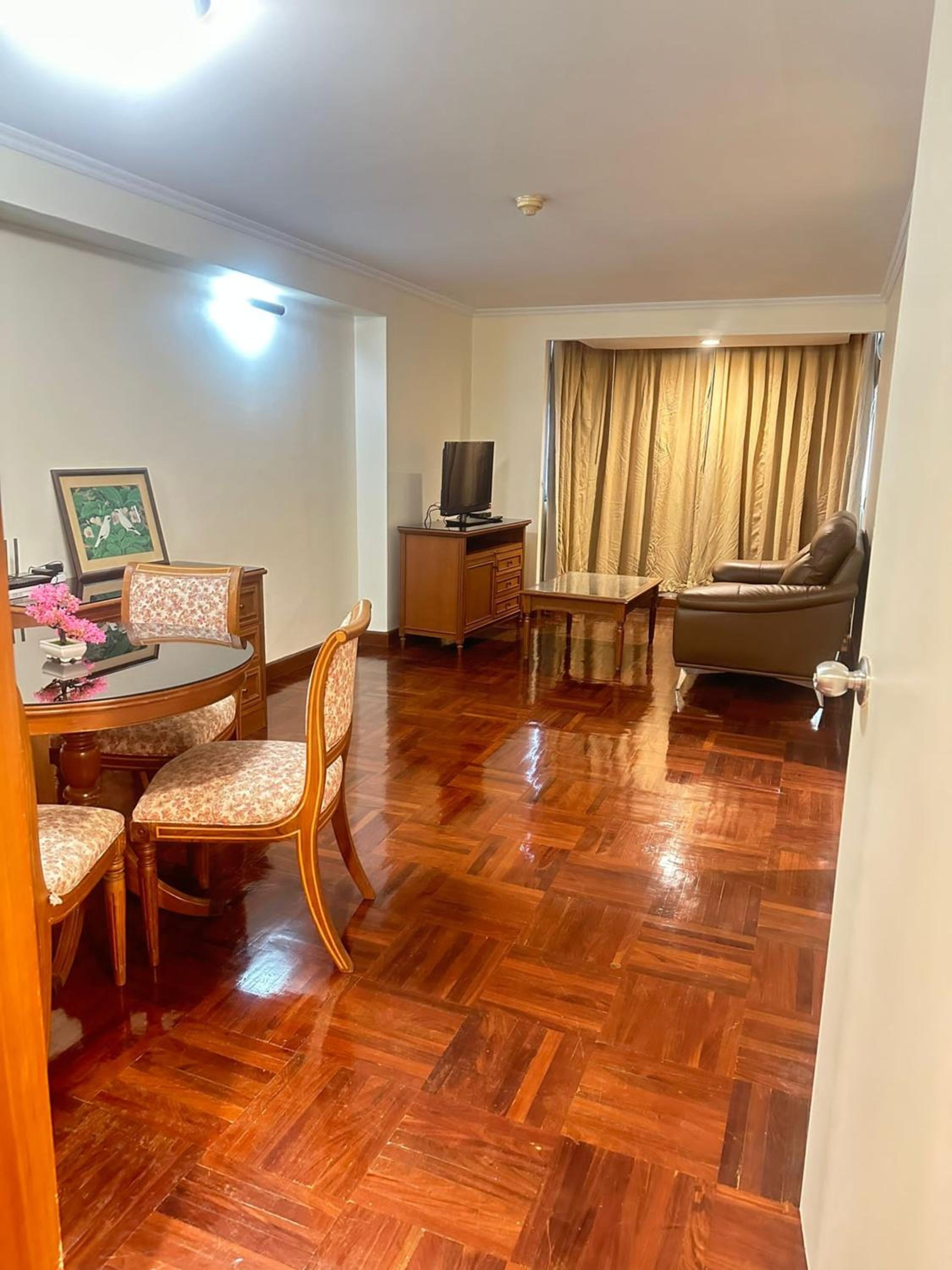 Rent Omni Tower Apartments Nana Bangkok - Prime Sukhumvit location