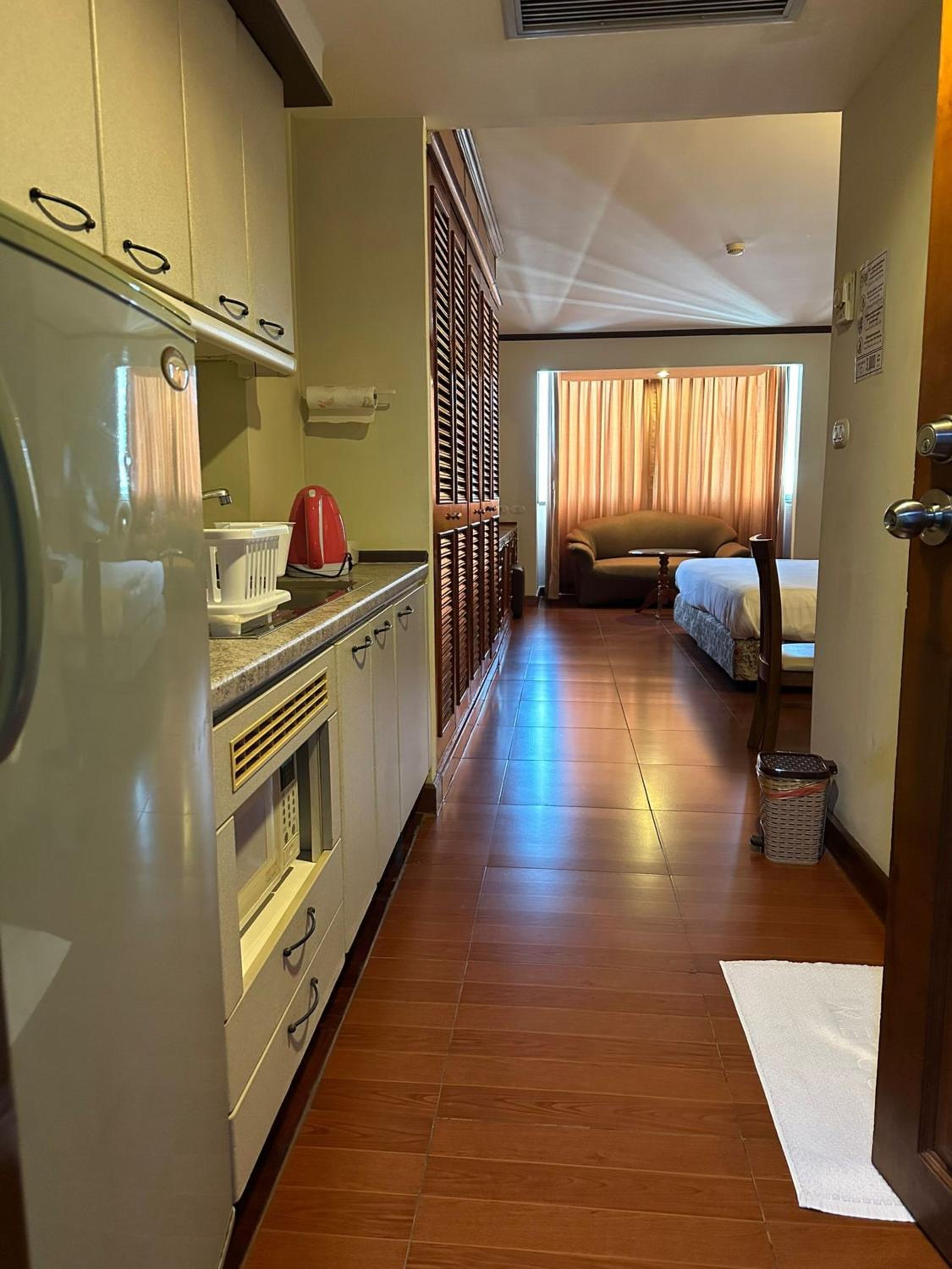 Rent Omni Tower Apartments Nana Bangkok - Prime Sukhumvit location