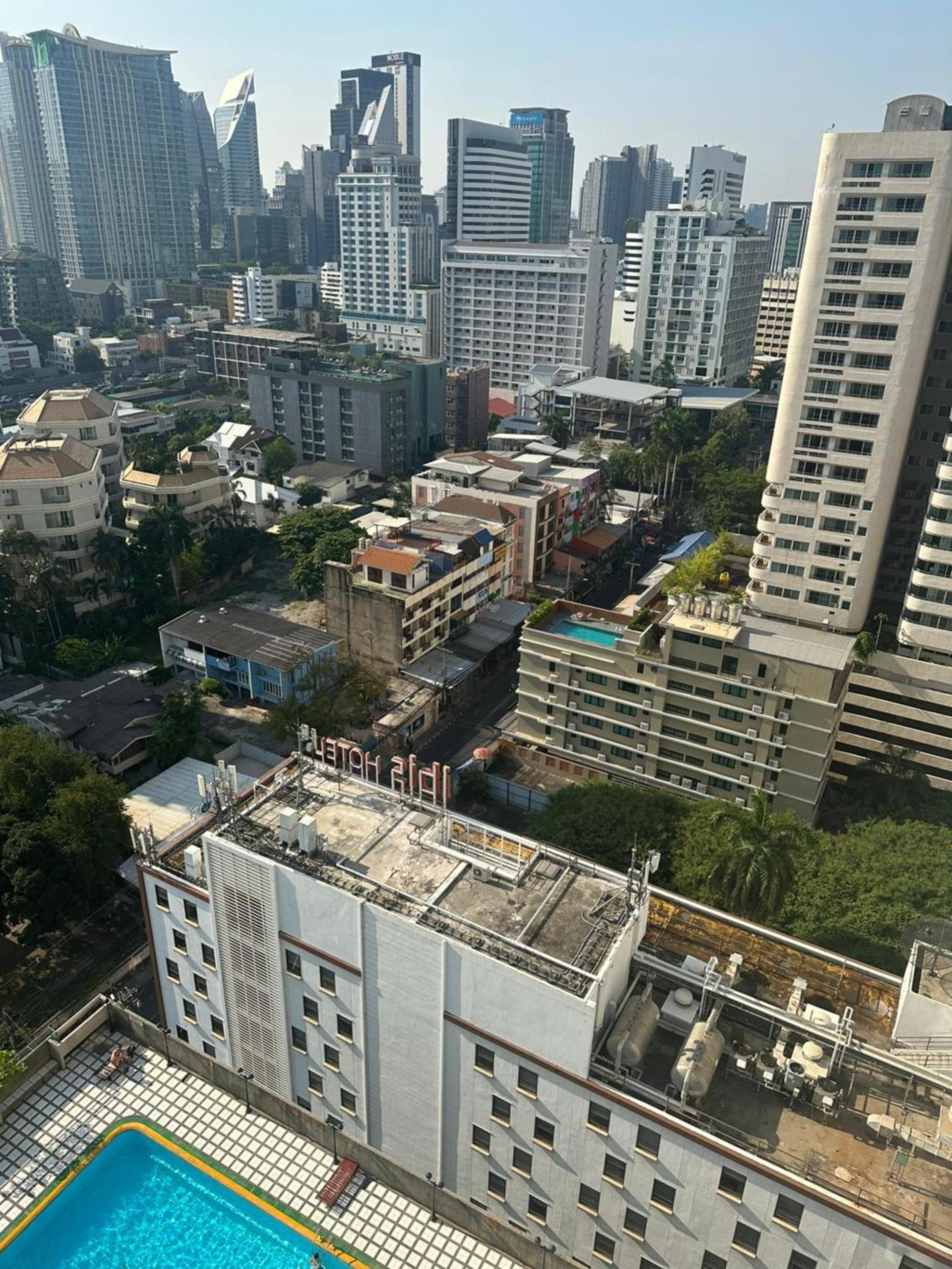 Rent Omni Tower Apartments Nana Bangkok - Prime Sukhumvit location