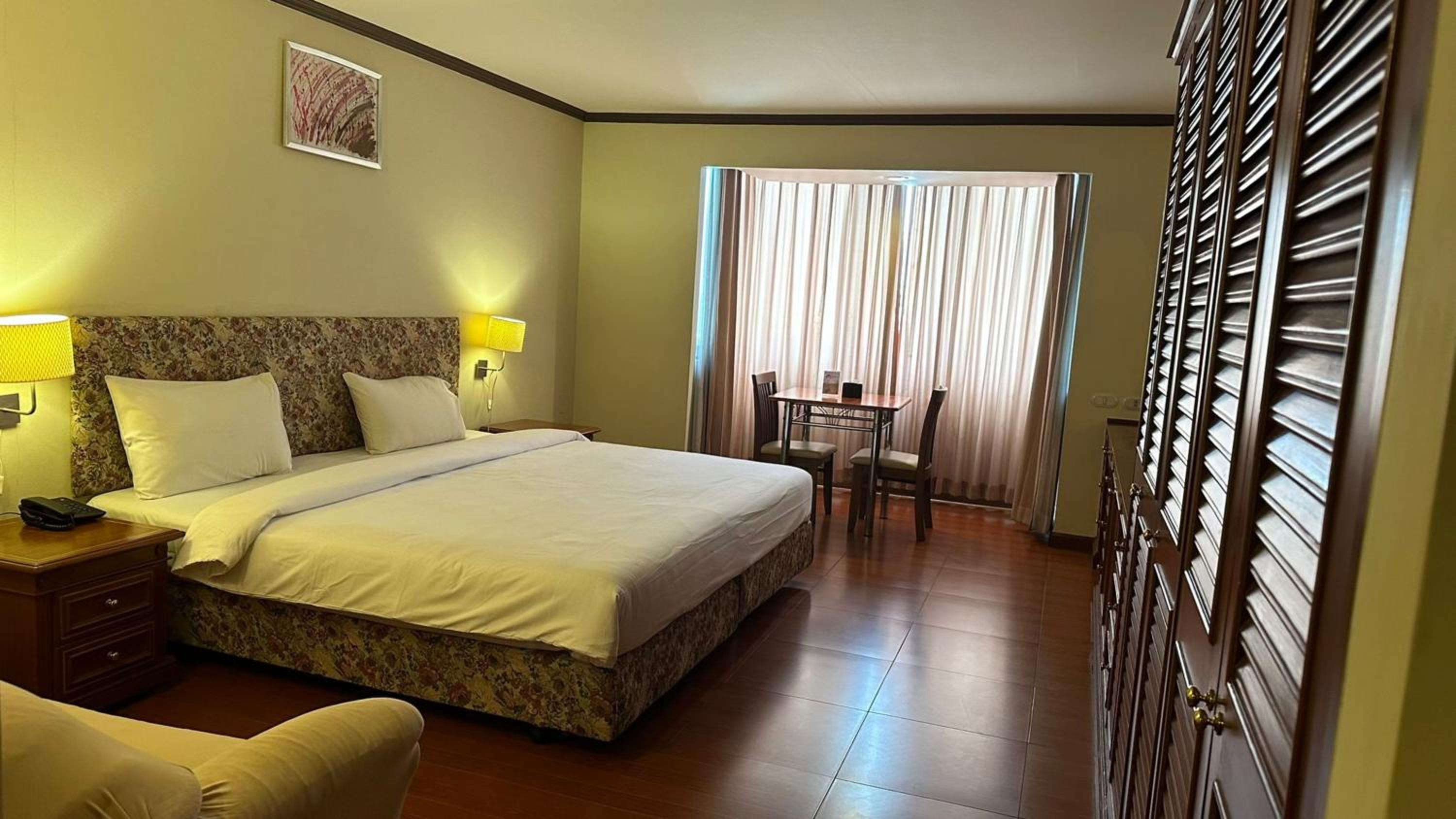 Rent Omni Tower Apartments Nana Bangkok - Prime Sukhumvit location