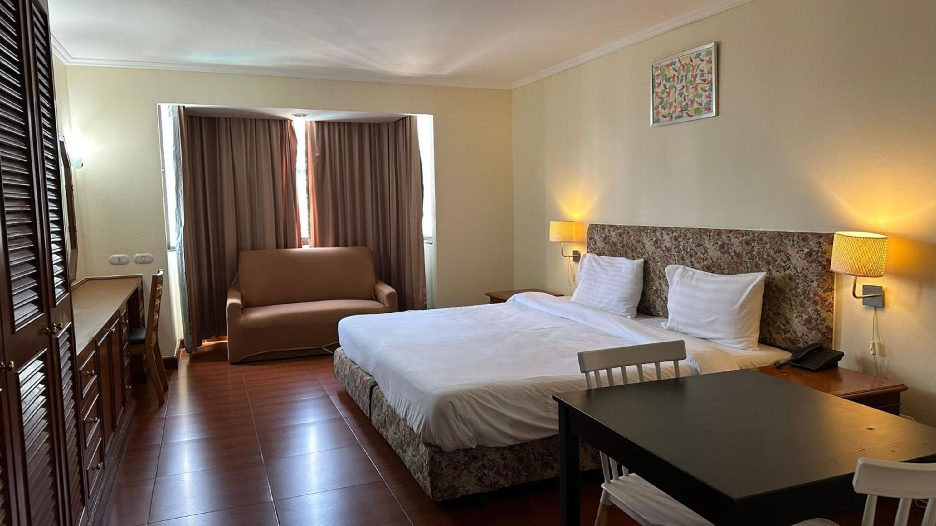 Rent Omni Tower Apartments Nana Bangkok - Prime Sukhumvit location