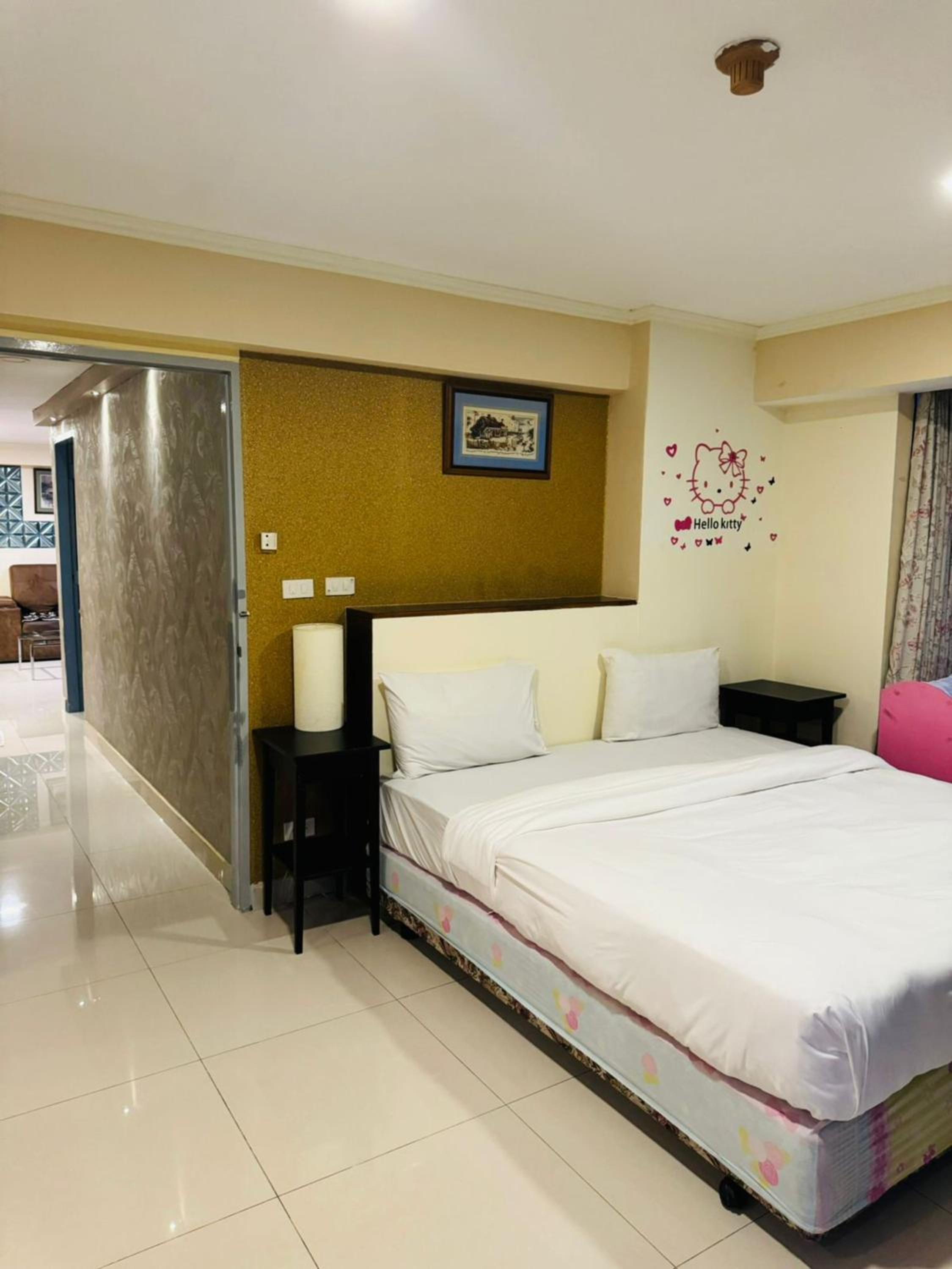 Rent Omni Tower Apartments Nana Bangkok - Prime Sukhumvit location
