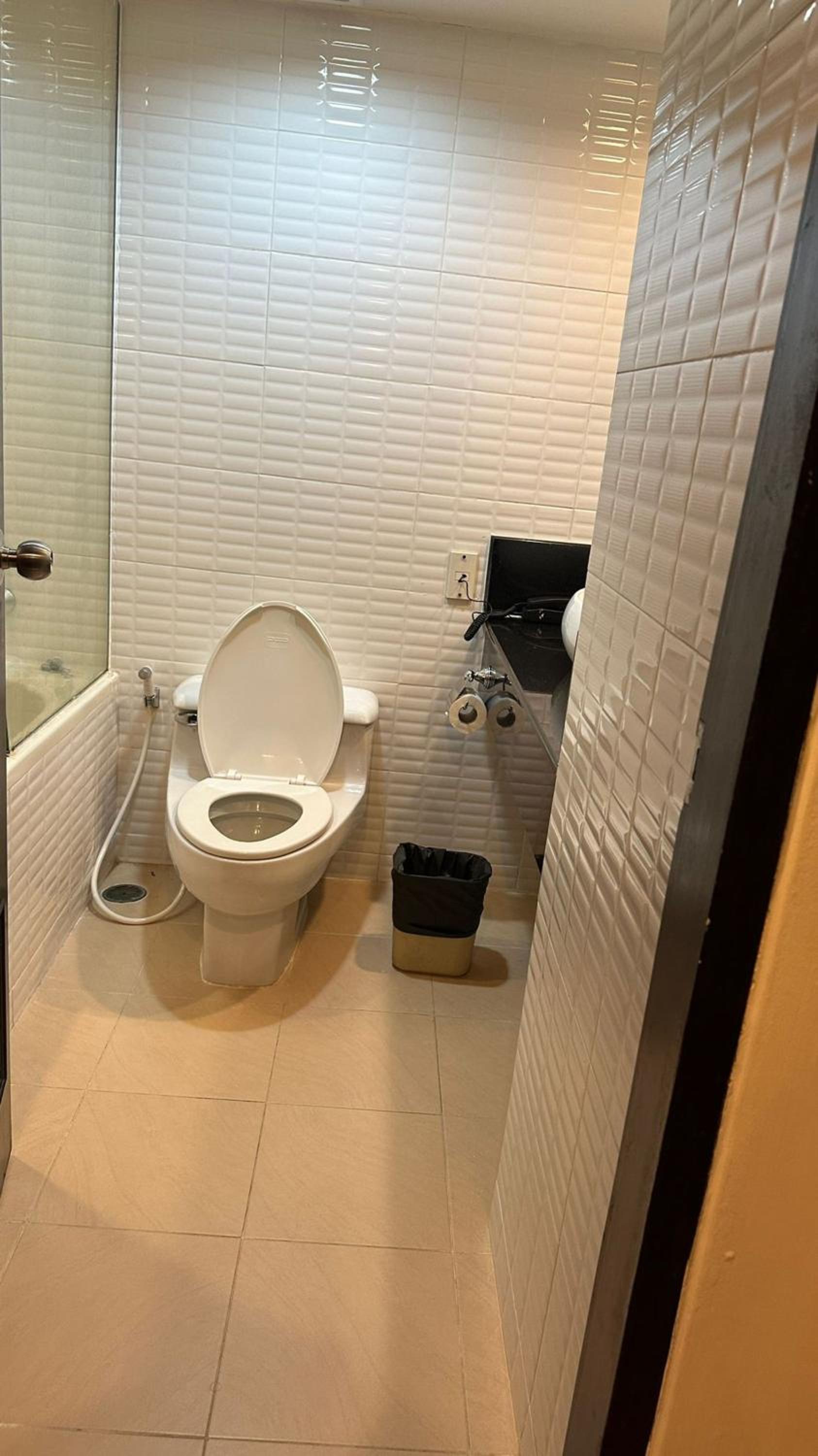 Rent Omni Tower Apartments Nana Bangkok - Prime Sukhumvit location