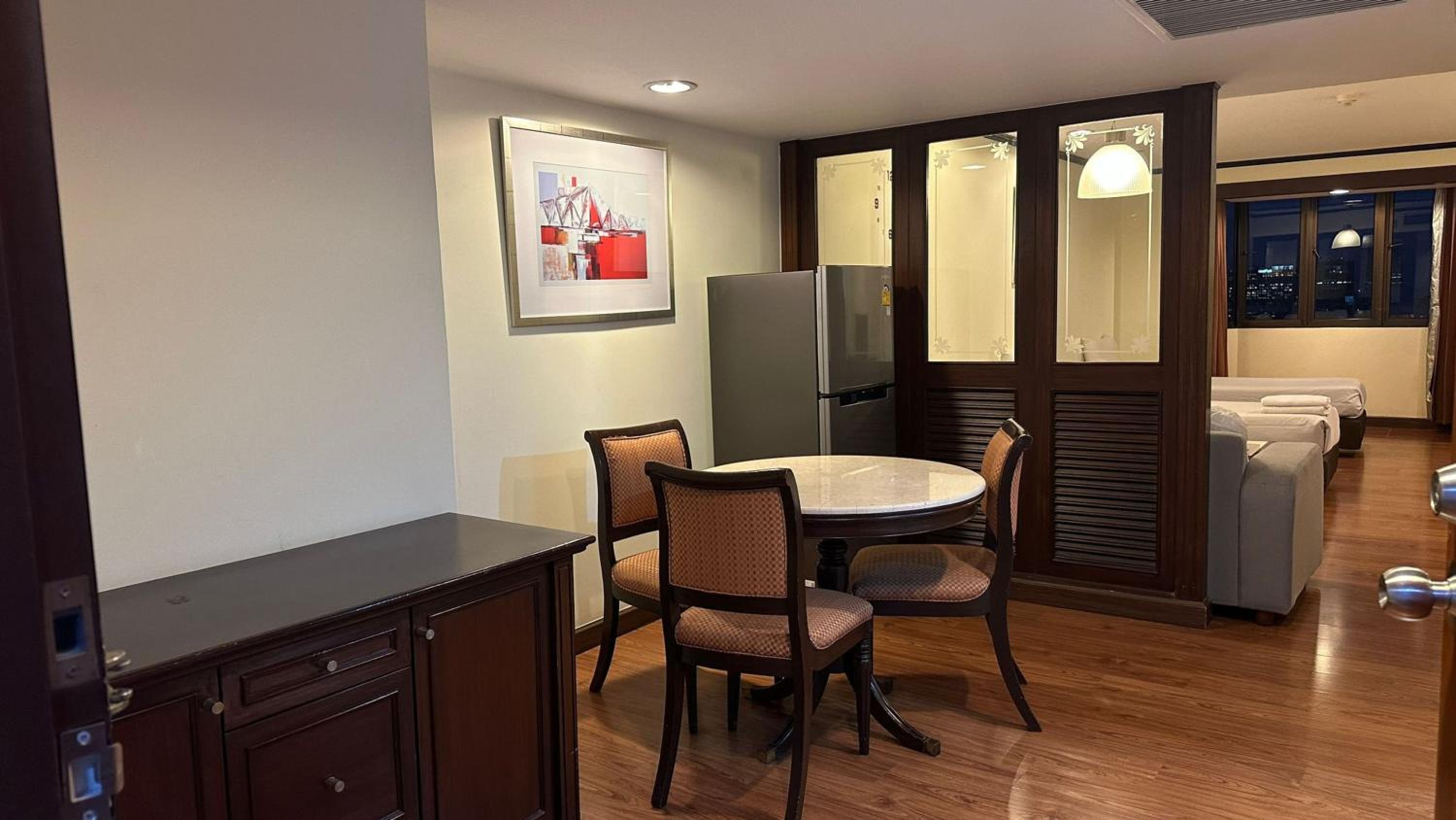 Rent Omni Tower Apartments Nana Bangkok - Prime Sukhumvit location
