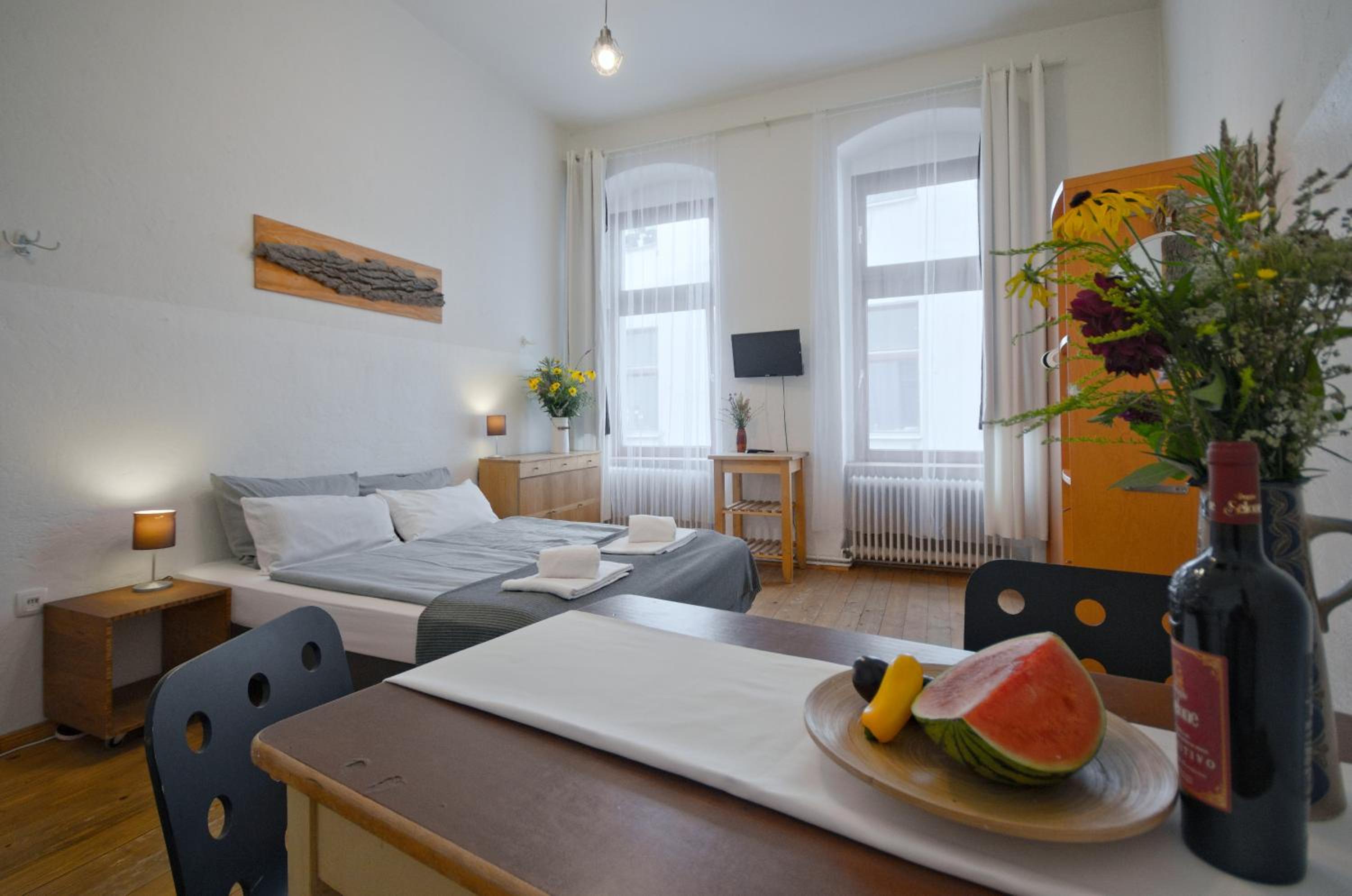 Courtyard Apartment (REBELI)