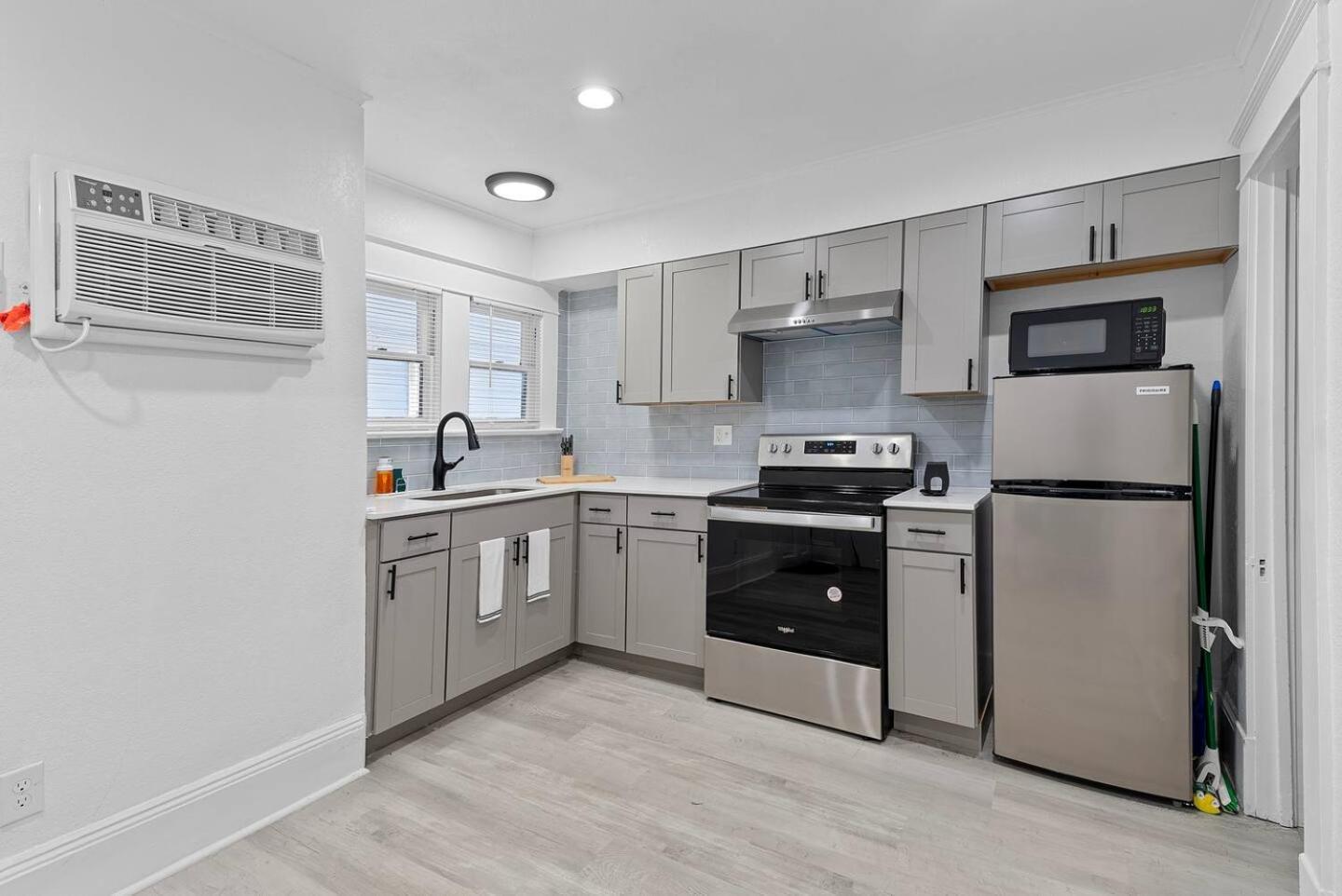 Studio Orlando Rental Kitchen & Fast Wi-fi