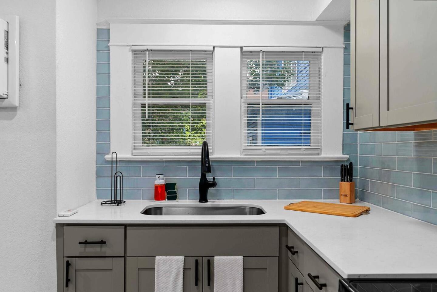 Studio Orlando Rental Kitchen & Fast Wi-fi