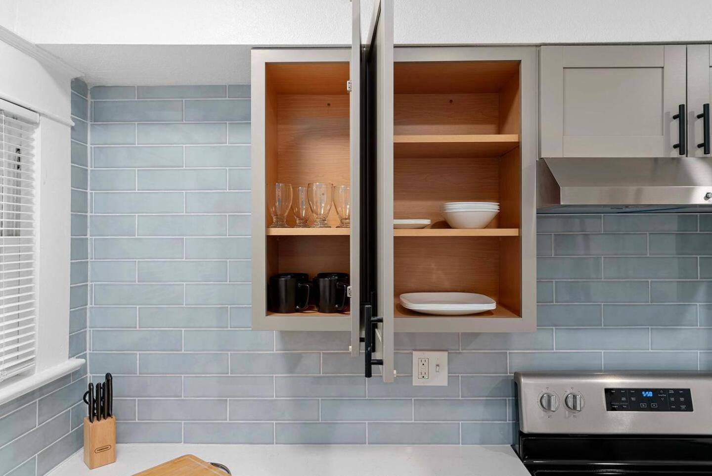 Studio Orlando Rental Kitchen & Fast Wi-fi