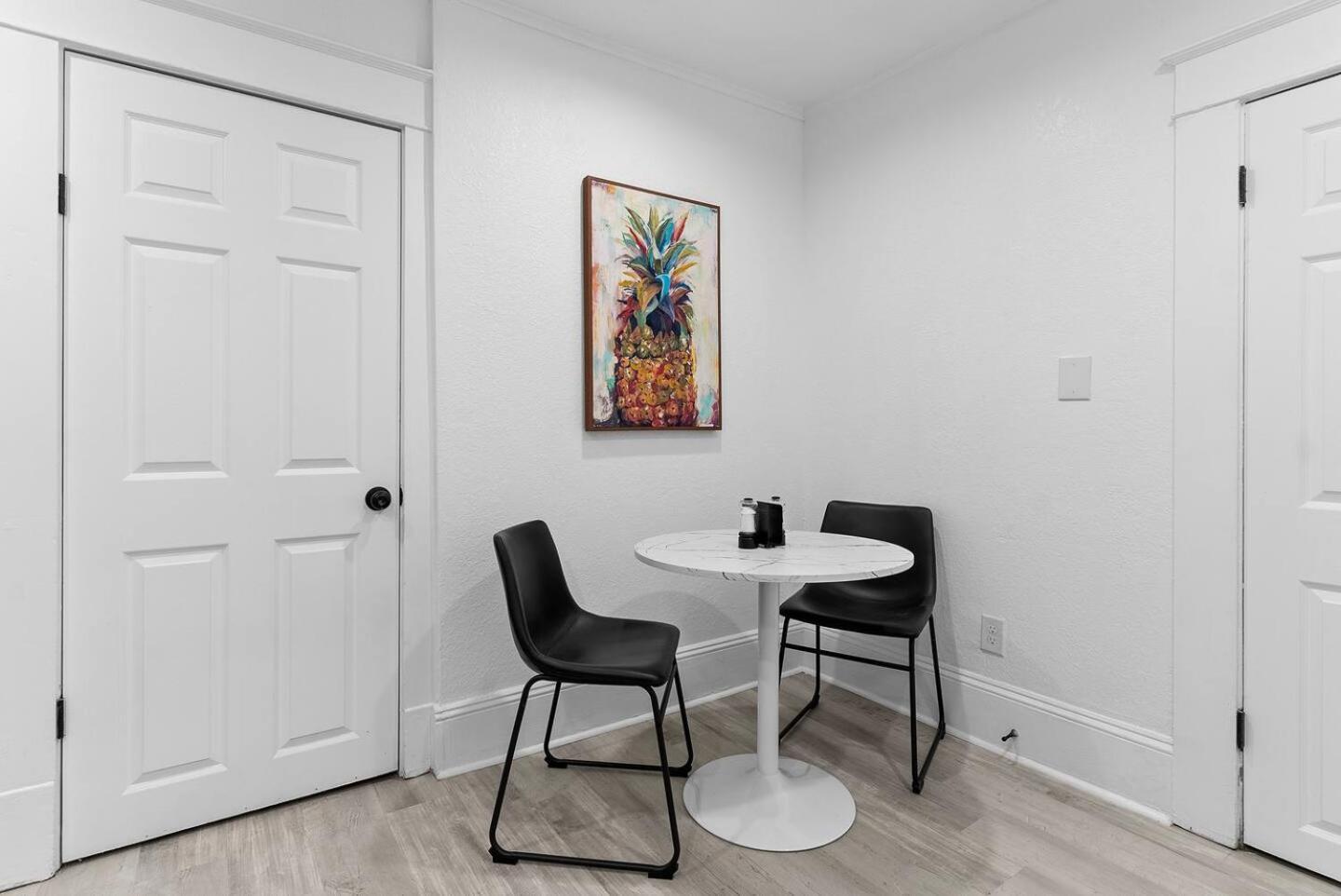 Studio Orlando Rental Kitchen & Fast Wi-fi