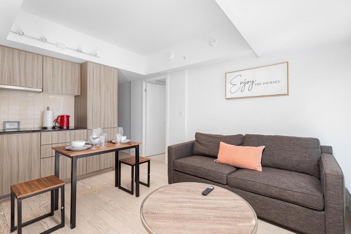 1BR with Sofa Bed that sleeps 3 by Yorkville!