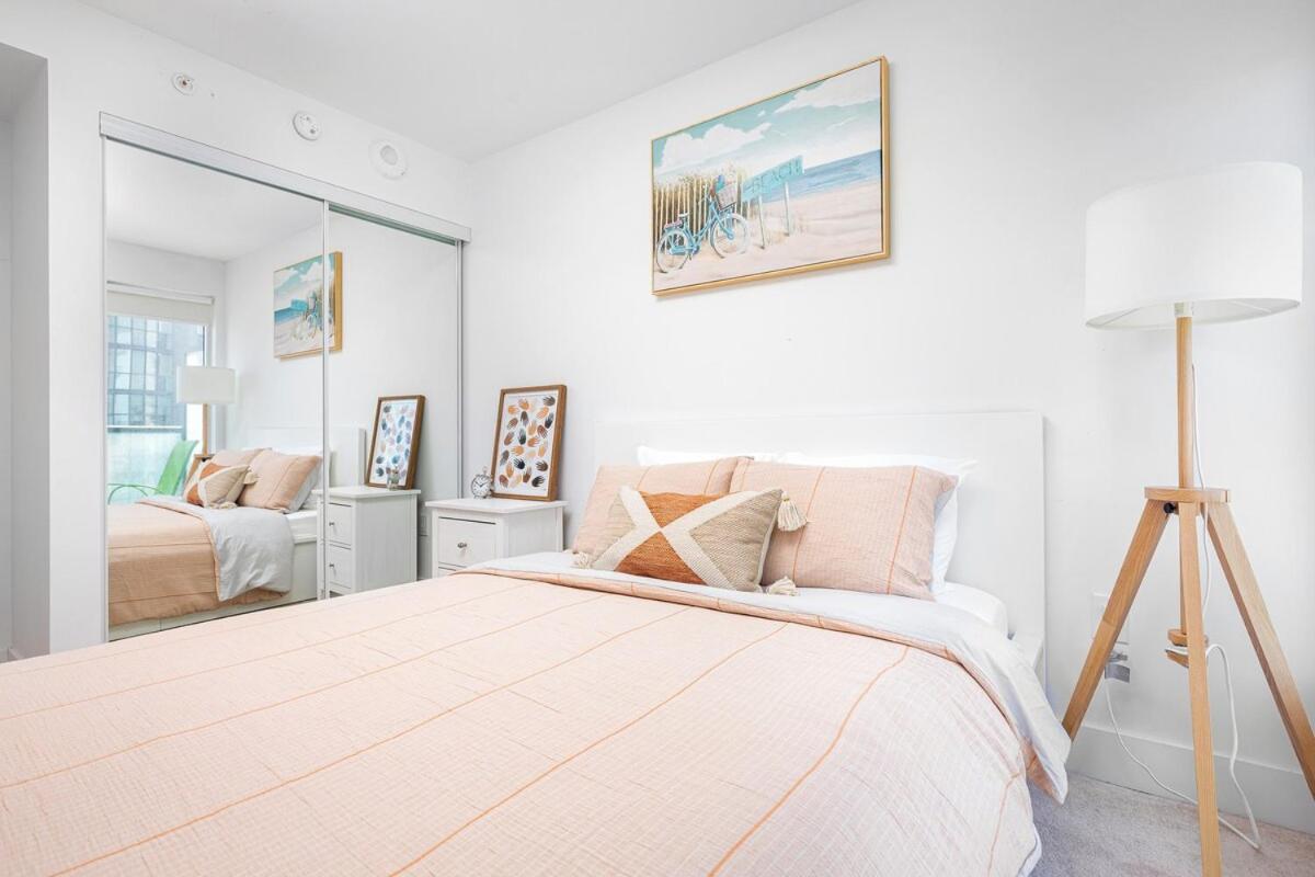1BR with Sofa Bed that sleeps 3 by Yorkville!