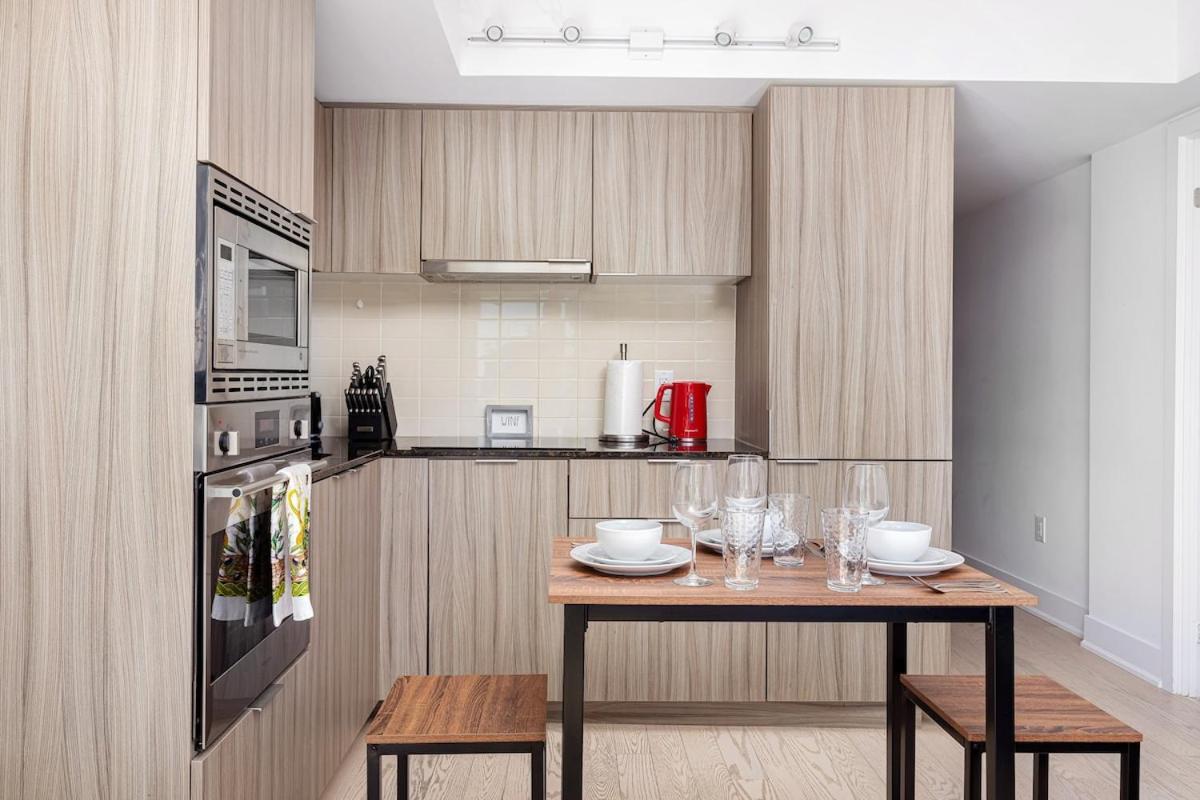 1BR with Sofa Bed that sleeps 3 by Yorkville!