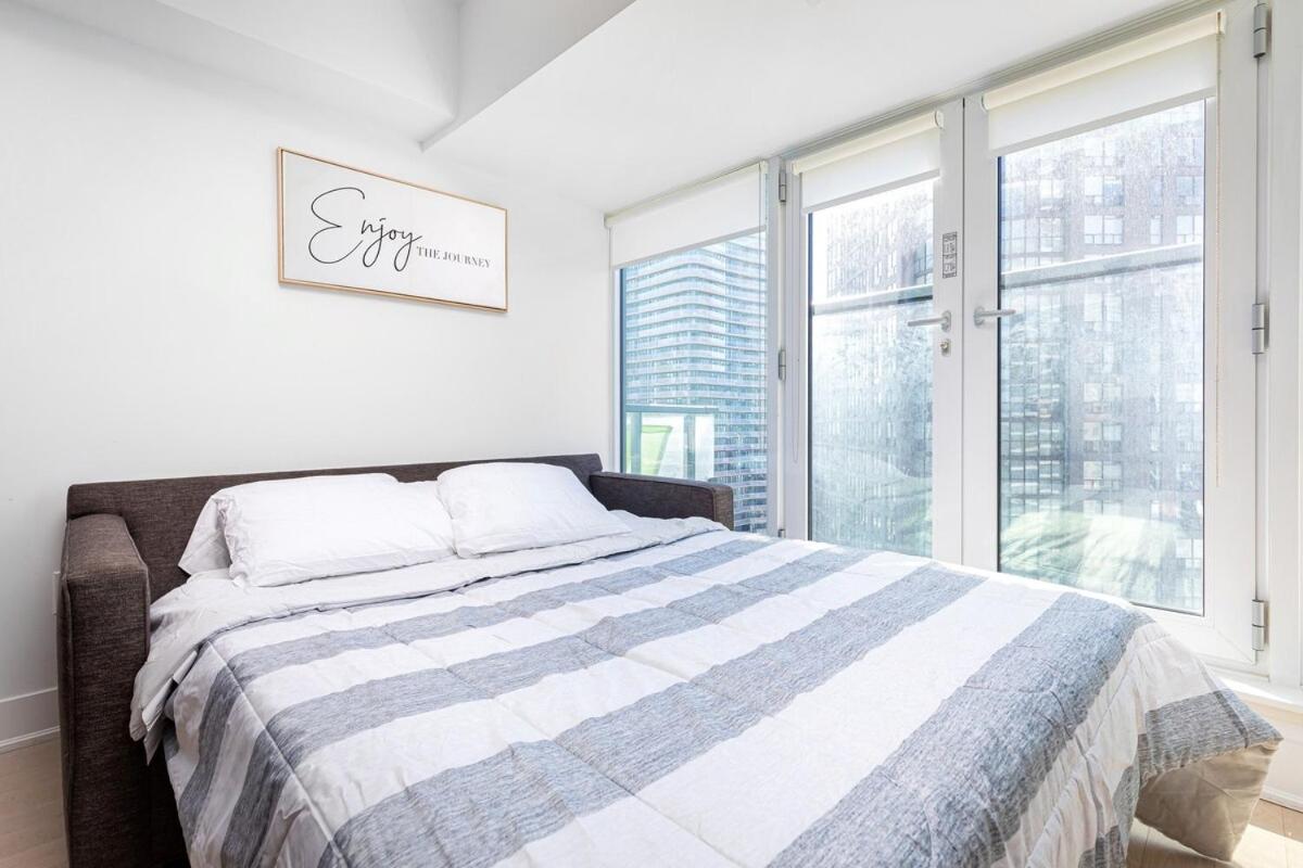 1BR with Sofa Bed that sleeps 3 by Yorkville!
