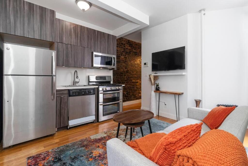 Heart of East VillGem 1BR1BA Washer Dryer!