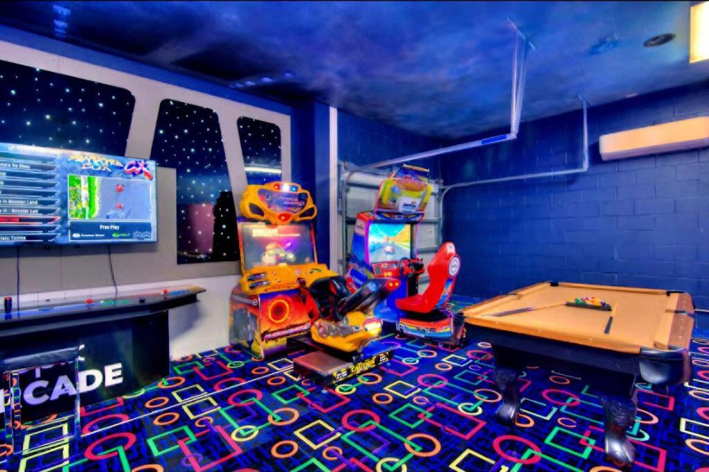 Worldtour 14 bedroom Beautiful Bowling Villa view 3