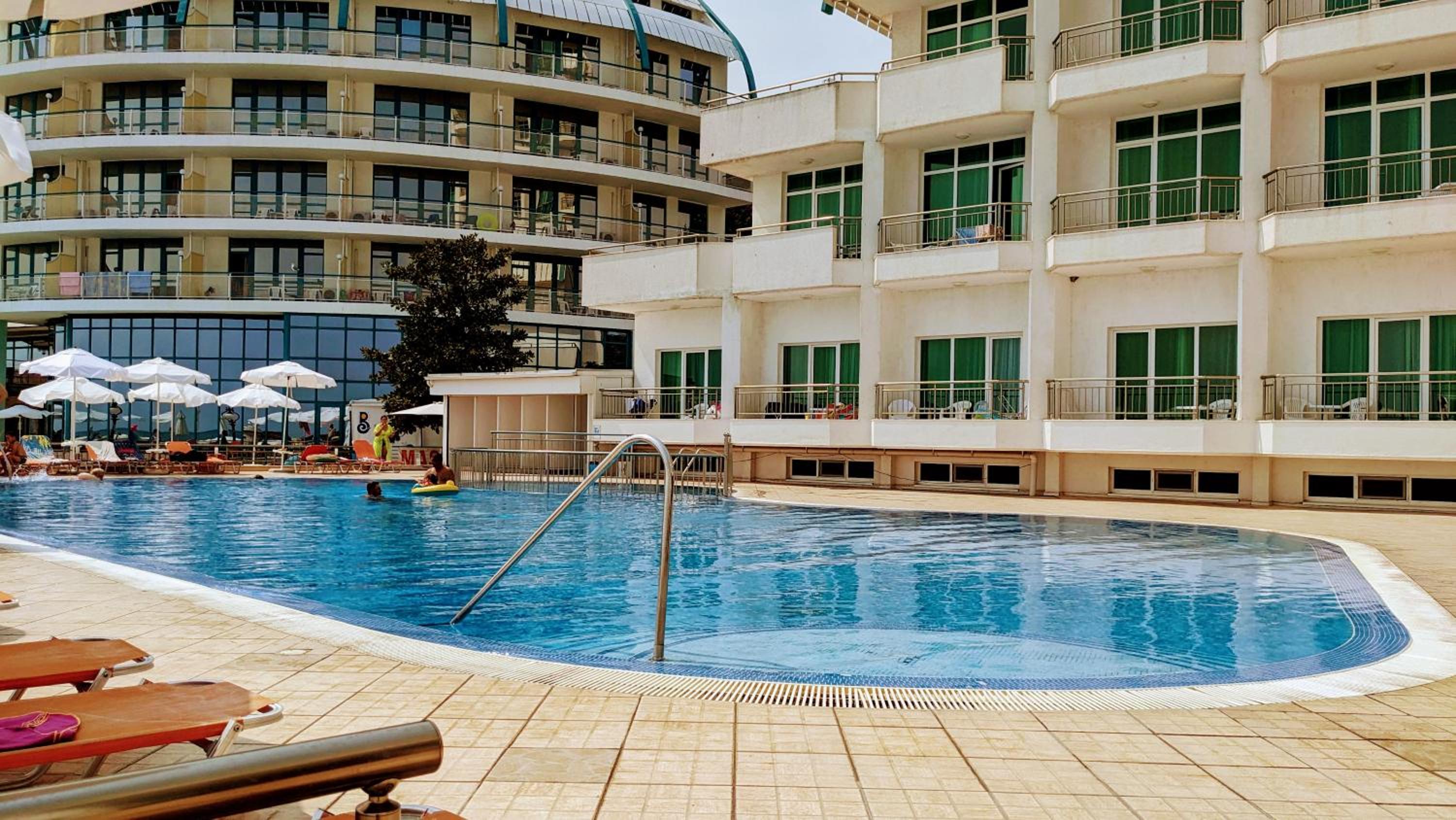 Stunning Private Beachfront Studio with Pool Access