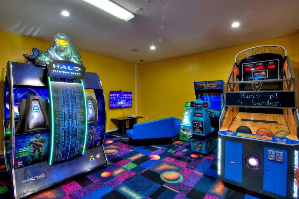14 Bedroom Hollywood bowling Home in Resort view 4