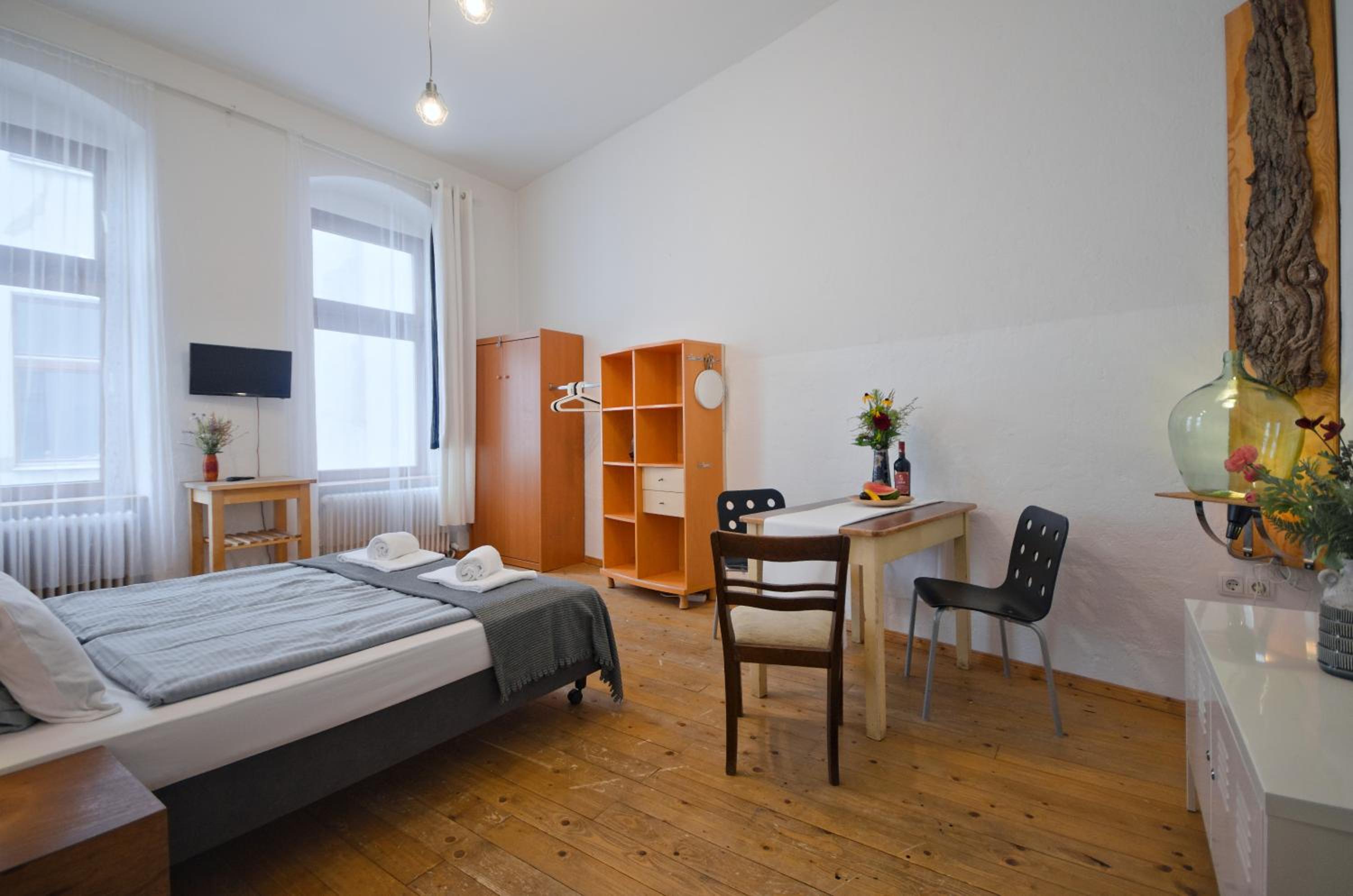 Courtyard Apartment (REBELI)