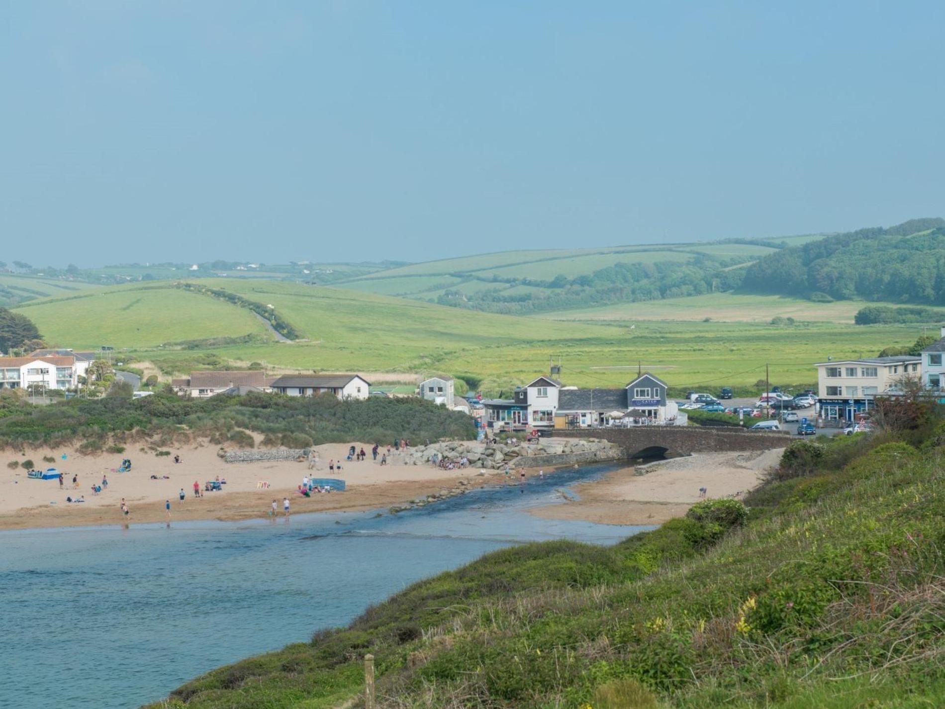 3 Bed in Newquay TREOC view 3