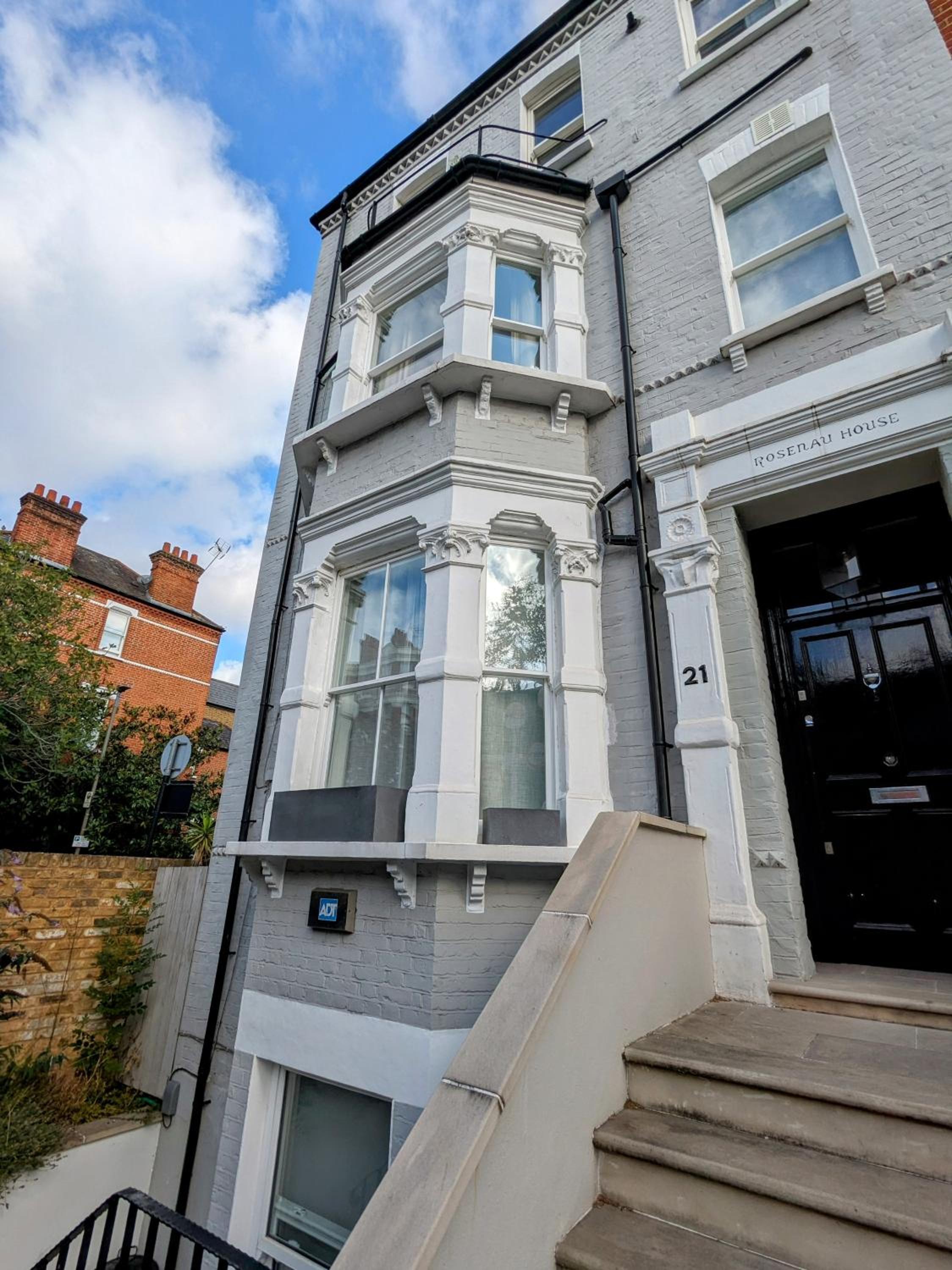 Charming Bright 2-Bed Heritage Flat, Battersea Park, London